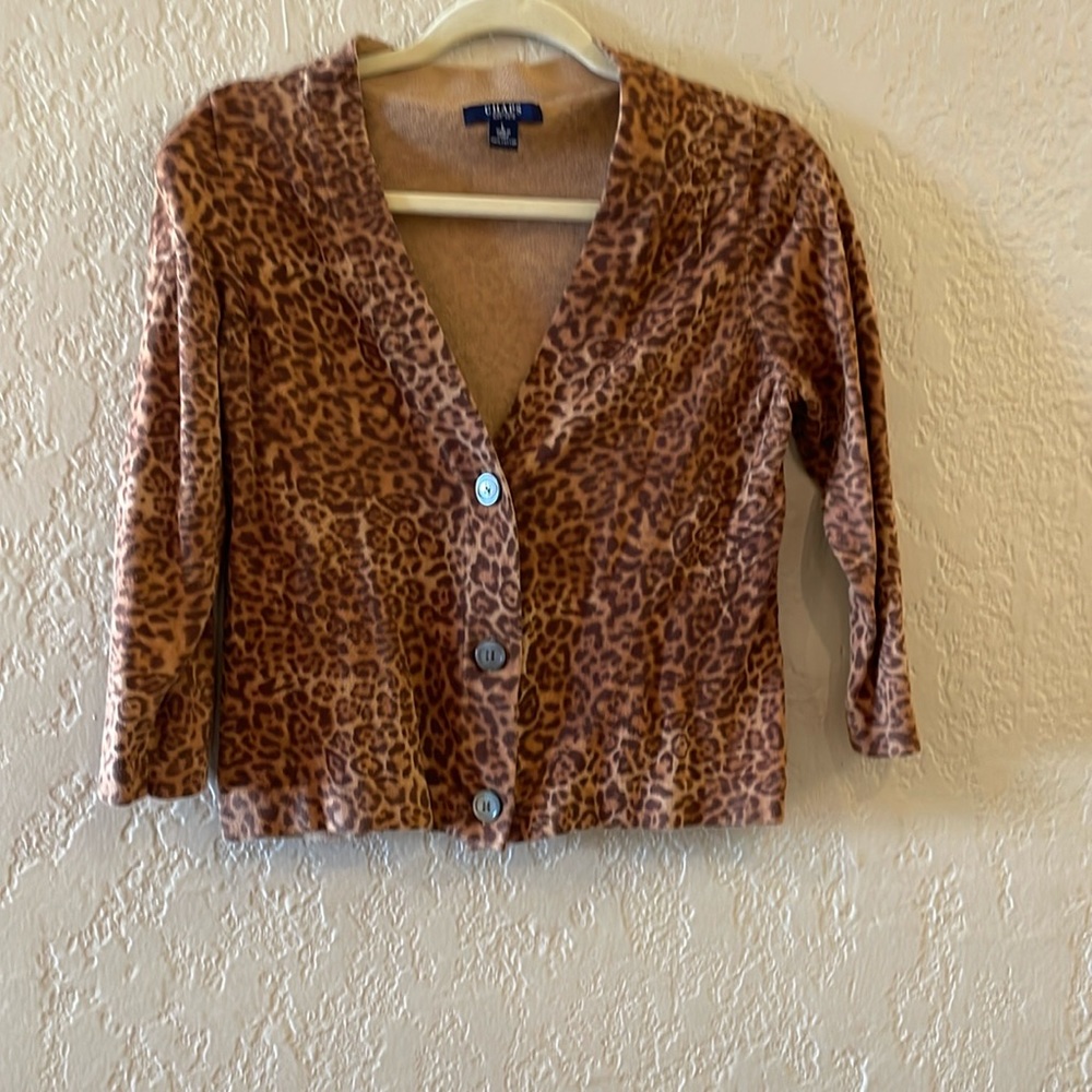 Sweater women's size large 3/4 sleeves short length cheetah print